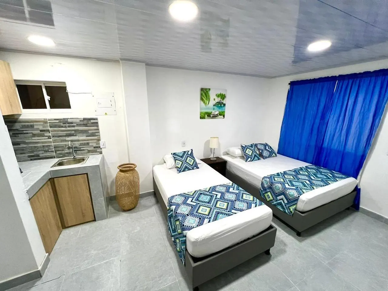 Limsor Town Apartaestudios San Andres  Colombia